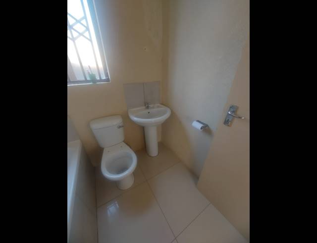 2 BEDROOM FREEHOLD FOR SALE IN SOSHANGUVE EAST EXT 5